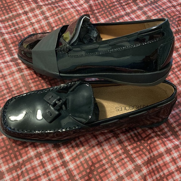 AEROSOLES Patent Leather Loafers with Square Leather Tassels - Picture 14 of 14